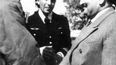 Bitva o Francii 1940. Francouzský ministr letectví Victor Laurent- Eynac podává...