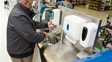 Hygienické stanice dodala firma GASTRO PRODUCTION zdarma do prodejny Tesco v... Hygienické stanice dodala firma GASTRO PRODUCTION zdarma do prodejny Tesco v...