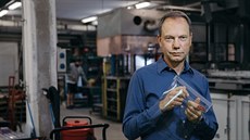 Ředitel rodinné firmy Mifer Tomáš Bartoň před jedním z nových, plně... Ředitel rodinné firmy Mifer Tomáš Bartoň před jedním z nových, plně...