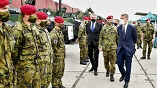 Premiér Andrej Babiš a ministr obrany Lubomír Metnar navštívili v pátek... Premiér Andrej Babiš a ministr obrany Lubomír Metnar navštívili v pátek...