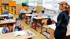 V rámci další vlny rozvolňování se dnes vrací do škol žáci prvního stupně. Pro... V rámci další vlny rozvolňování se dnes vrací do škol žáci prvního stupně. Pro...
