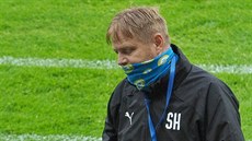 Teplický trenér Stanislav Hejkal prožívá zápas. Teplický trenér Stanislav Hejkal prožívá zápas.
