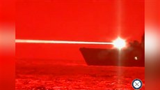 Americká výsadková loď USS Portland eliminovala dron laserovou technologií Americká výsadková loď USS Portland eliminovala dron laserovou technologií