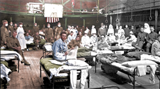 Vojáci v americké improvizované nemocnici v prbhu epidemie tzv. panlské...