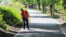 Dokončovaný nový úsek A6 cyklostezky od loděnice pod Chebským mostem k Tuhnické... Dokončovaný nový úsek A6 cyklostezky od loděnice pod Chebským mostem k Tuhnické...