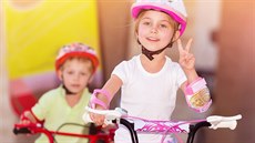 I malí cyklisté musejí na silnici dodržovat pravidla. Ilustrační snímek I malí cyklisté musejí na silnici dodržovat pravidla. Ilustrační snímek