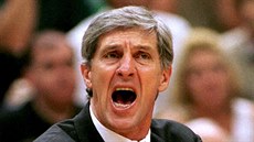 Jerry Sloan kií pokyny na hráe Utahu bhem finále NBA v roce 1997.