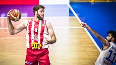 Kamil Švrdlík (vlevo) z Pardubic se zbavil Michala Mareše během turnaje jeden... Kamil Švrdlík (vlevo) z Pardubic se zbavil Michala Mareše během turnaje jeden...