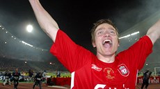 Vladimír Šmicer slaví triumf Liverpoolu v Lize mistrů v roce 2005. Vladimír Šmicer slaví triumf Liverpoolu v Lize mistrů v roce 2005.
