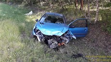 Šofér, který podle všeho zavinil nehodu u Chotíkova na Plzeňsku, utekl po... Šofér, který podle všeho zavinil nehodu u Chotíkova na Plzeňsku, utekl po...