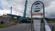 Oprava železničního mostu v Dehtíně na trati Plzeň - Klatovy zahrnuje také... Oprava železničního mostu v Dehtíně na trati Plzeň - Klatovy zahrnuje také...