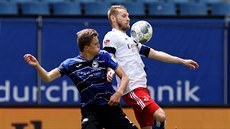Momentka ze zápasu druhé bundesligy mezi Hamburkem (bílá) a Bielefeldem. Momentka ze zápasu druhé bundesligy mezi Hamburkem (bílá) a Bielefeldem.