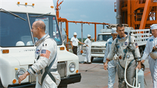 Posádka mise Gemini 9 ped tetím typem dodávky