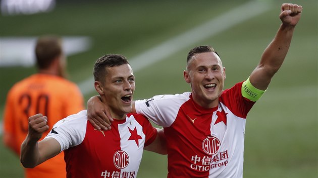 Tomáš Holeš (vlevo) a Jan Bořil (vpravo) slaví druhou slávistickou trefu proti... Tomáš Holeš (vlevo) a Jan Bořil (vpravo) slaví druhou slávistickou trefu proti...