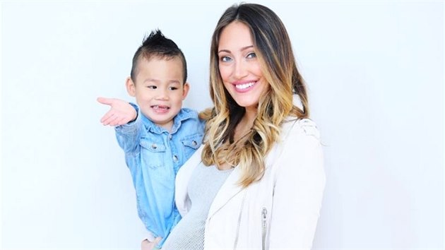 Youtuberka Myka Staufferová se vzdala adoptovaného syna Huxleyho (2019) Youtuberka Myka Staufferová se vzdala adoptovaného syna Huxleyho (2019)