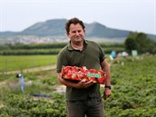 Zdeněk Jakubčík letos nabídne zákazníkům v Šakvicích téměř deset hektarů... Zdeněk Jakubčík letos nabídne zákazníkům v Šakvicích téměř deset hektarů...