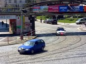 Policisté chtěli zastavit auto, řidič okamžitě šlápl na plyn Policisté chtěli zastavit auto, řidič okamžitě šlápl na plyn