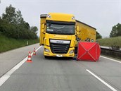 Nehoda na dálnici D5 na Tachovsku. Řidiče kamionu postihly při jízdě zdravotní... Nehoda na dálnici D5 na Tachovsku. Řidiče kamionu postihly při jízdě zdravotní...