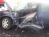 Po srážce s nákladním autem zůstala ve fordu zaklíněná řidička. Viníkem nehody... Po srážce s nákladním autem zůstala ve fordu zaklíněná řidička. Viníkem nehody...