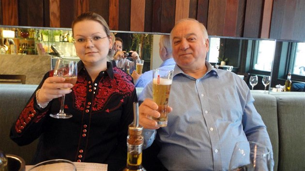 Sergej Skripal a jeho dcera Julija na snmku z roku 2018.