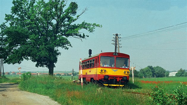 Motorov vz 810.640 opustil stanici Mutnice a m do Kyjova, 1. 6. 1994.
GPS: 48.9043722N, 17.0450097E