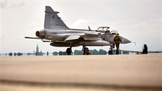Stíhací letoun JAS-39 Gripen na ploše 21.základny taktického letectva v Čáslavi. Stíhací letoun JAS-39 Gripen na ploše 21.základny taktického letectva v Čáslavi.