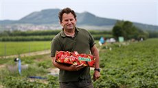 Zdeněk Jakubčík letos nabídne zákazníkům v Šakvicích téměř deset hektarů... Zdeněk Jakubčík letos nabídne zákazníkům v Šakvicích téměř deset hektarů...