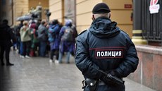 Série protestů za propuštění novináře Ilji Azara před ministerstvem vnitra v... Série protestů za propuštění novináře Ilji Azara před ministerstvem vnitra v...
