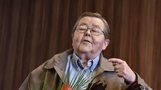 Novinář a signatář Charty 77 Jiří Hanák Novinář a signatář Charty 77 Jiří Hanák