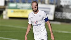Vlastimil Daníček ze Slovácka v duelu s Karvibou. Vlastimil Daníček ze Slovácka v duelu s Karvibou.