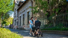 Hlavní budova uhelných skladů přiléhá k frekventované ulici. Hlavní budova uhelných skladů přiléhá k frekventované ulici.