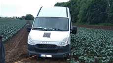 Dva muži jsou podezřelí, že ze stavebních buněk u D11 odnesli nářadí (6. 6.... Dva muži jsou podezřelí, že ze stavebních buněk u D11 odnesli nářadí (6. 6....