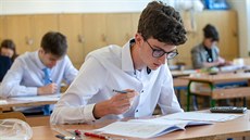 Žáci druhého stupně a středoškoláci budou moci od příštího týdne znovu chodit... Žáci druhého stupně a středoškoláci budou moci od příštího týdne znovu chodit...