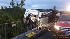 Tragická nehoda na dálnici D5. Jednačtyřicetiletý řidič kamionu zemřel po poté,... Tragická nehoda na dálnici D5. Jednačtyřicetiletý řidič kamionu zemřel po poté,...