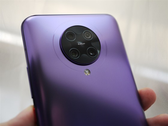 Xiaomi Redmi K30 Pro Zoom Edition je blízkým píbuzným v esku prodávaného Poco F2 Pro.