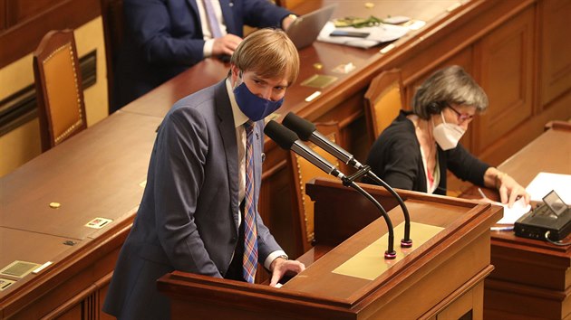 Ministr zdravotnictví Adam Vojtěch při úterním jednání Poslanecké sněmovny. (16. června 2020)