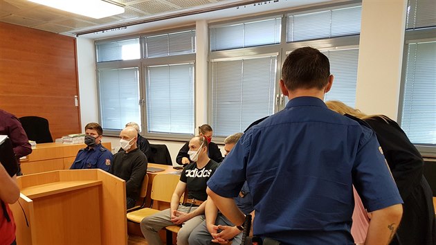 Litevci obžalovaní za loupež v teplickém klenotnictví před ústeckým krajským soudem (18. června 2020).