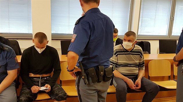 Litevci obžalovaní za loupež v teplickém klenotnictví před ústeckým krajským soudem (18. června 2020).