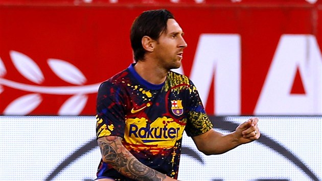 Lionel Messi z Barcelony se rozcviuje.