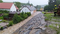 Stovky výjezdů mají za sebou kvůli počasí pardubičtí hasiči (14. června 2020). Stovky výjezdů mají za sebou kvůli počasí pardubičtí hasiči (14. června 2020).
