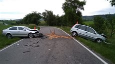 U Červeného Hrádku na Jindřichohradecku se střetla dvě osobní auta.... U Červeného Hrádku na Jindřichohradecku se střetla dvě osobní auta....