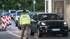 Fronta aut na znovu otevřené hranici Německa s Dánskem. (15. června 2020) Fronta aut na znovu otevřené hranici Německa s Dánskem. (15. června 2020)