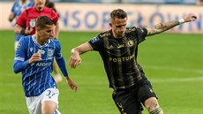 Český útočník Tomáš Pekhart (vpravo) z Legie Varšava v akci v zápase polské... Český útočník Tomáš Pekhart (vpravo) z Legie Varšava v akci v zápase polské...