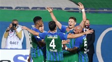 Český útočník Milan Škoda slaví se spoluhráči z Rizesporu gól proti... Český útočník Milan Škoda slaví se spoluhráči z Rizesporu gól proti...