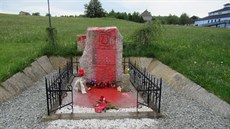 Pomník pohraničníků na Cínovci na Teplicku, který tu před 12 lety nechal... Pomník pohraničníků na Cínovci na Teplicku, který tu před 12 lety nechal...