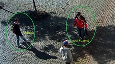 Muž s teleskopickým obuškem přepadával lidi v Holešovické tržnici. Muž s teleskopickým obuškem přepadával lidi v Holešovické tržnici.