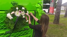 Šoféři kamionů na parkovišti v Jičíně zdobili tahače, pak vyrazili na poslední... Šoféři kamionů na parkovišti v Jičíně zdobili tahače, pak vyrazili na poslední...