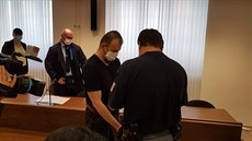 Petr B. obžalovaný z vraždy přichází ke Krajskému soudu v Hradci Králové (16.... Petr B. obžalovaný z vraždy přichází ke Krajskému soudu v Hradci Králové (16....