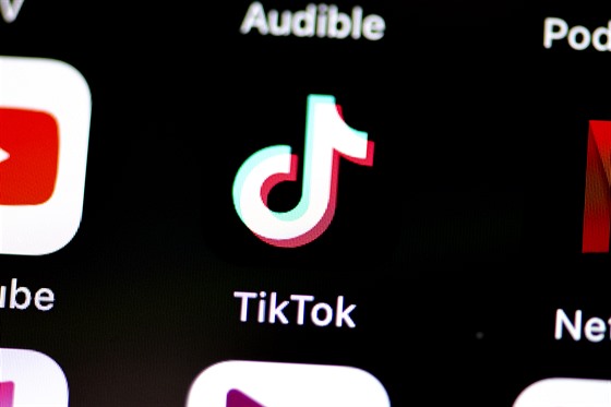 Oblíbená ínská aplikace TikTok se v Indii moná dostane na ernou listinu.