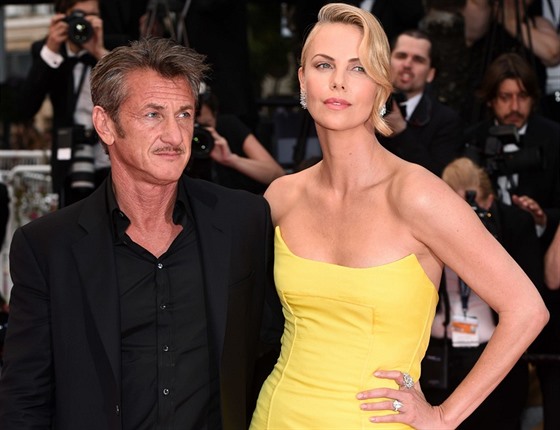 Charlize Theronová a Sean Penn na premiée filmu ílený Max: Zbsilá cesta...